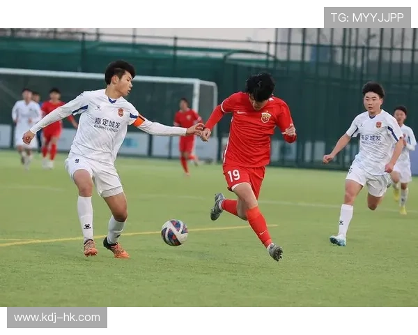 开球闷人染红引风波 柏佳骏遭禁赛三场 嘉定汇龙队务辱裁判被罚六场